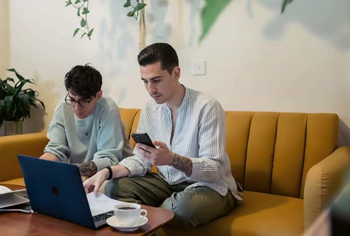 Inbox unificado con respuestas rápidas a huéspedes.